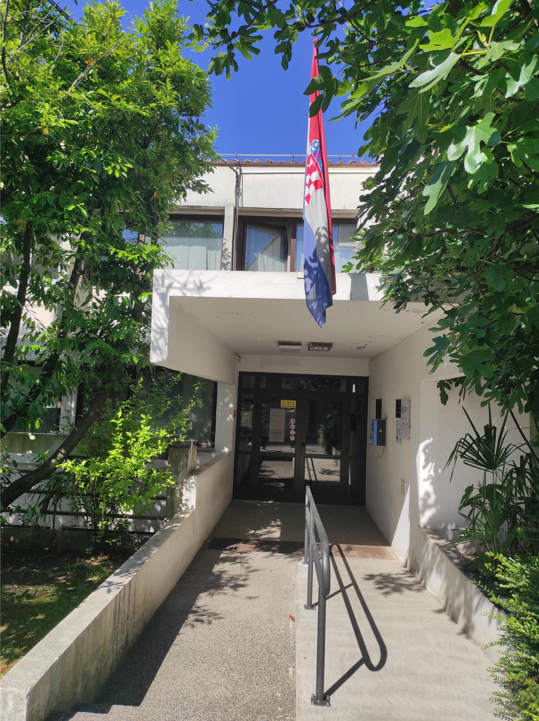Zgrada ili ulaz suda — Općinski sud u Crikvenici
