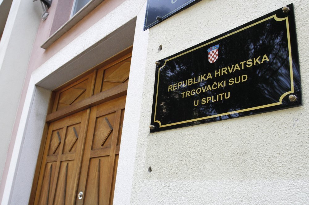 Zgrada ili ulaz suda — Trgovački sud u Splitu